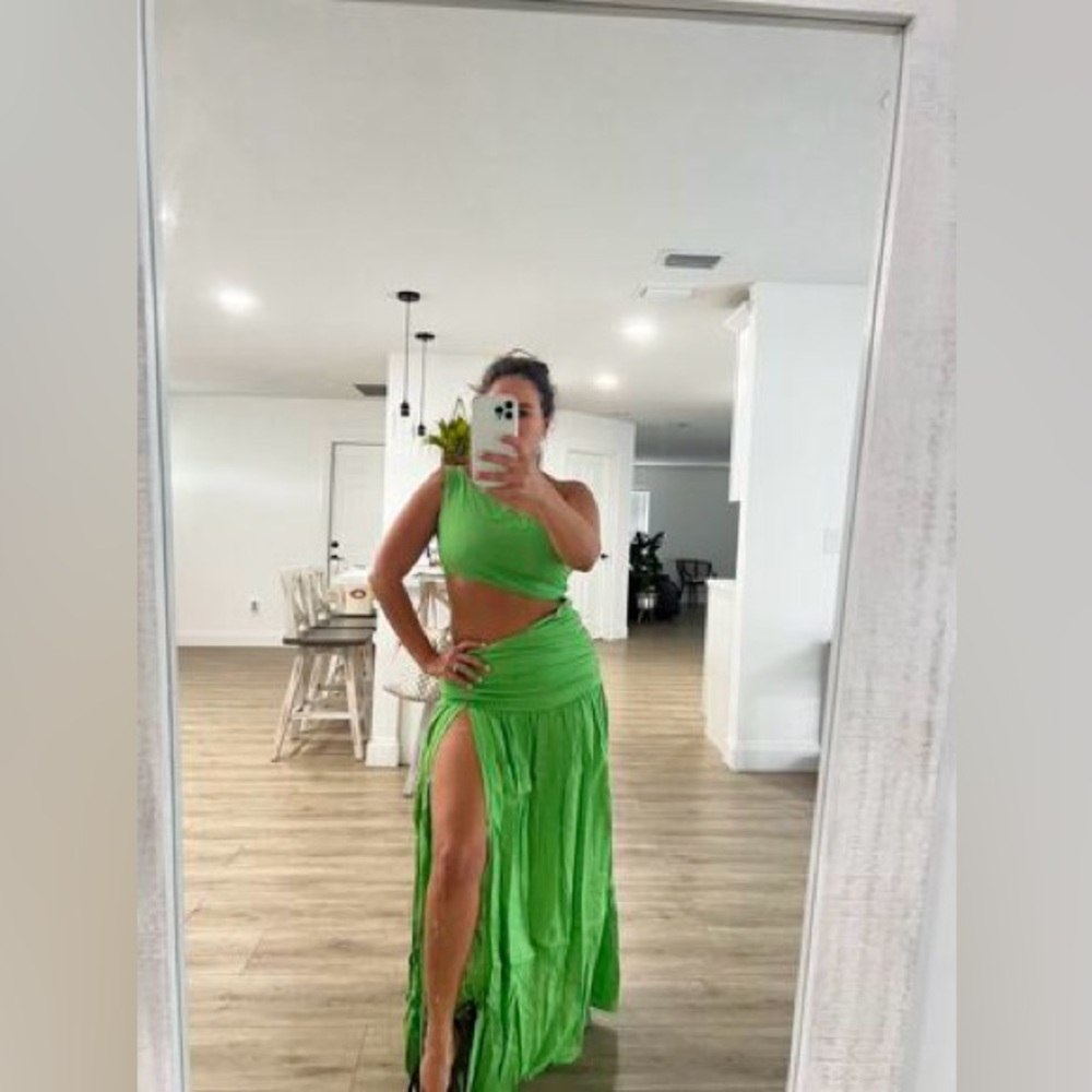 Green cutout one shoulder slit dress